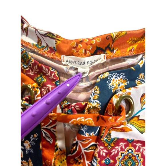 Above & Beyond Women’s M Patchwork Floral 3/4 Sleeve V-Neck Top Grommet Detail - Picture 2 of 11